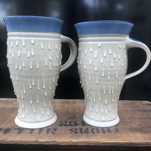Unique Drip Style Pottery Mugs (2) - Picture 4 of 9